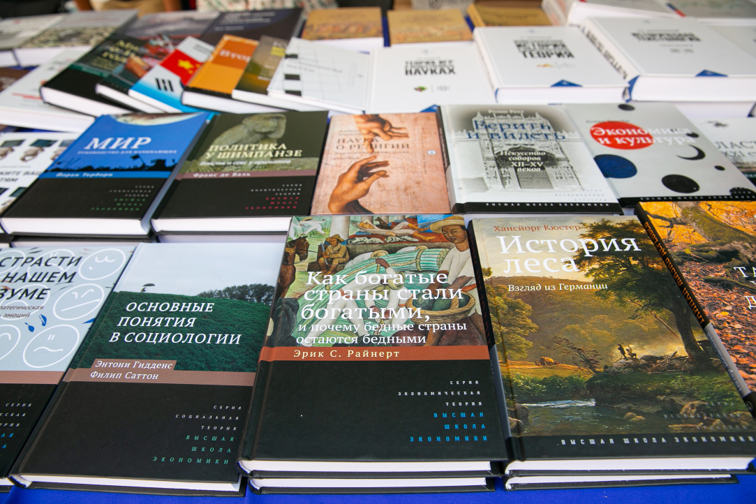 Иллюстрация к новости: Вышка на non/fictio№21: портрет российских миллениалов, конец религии и дневник Ржевского